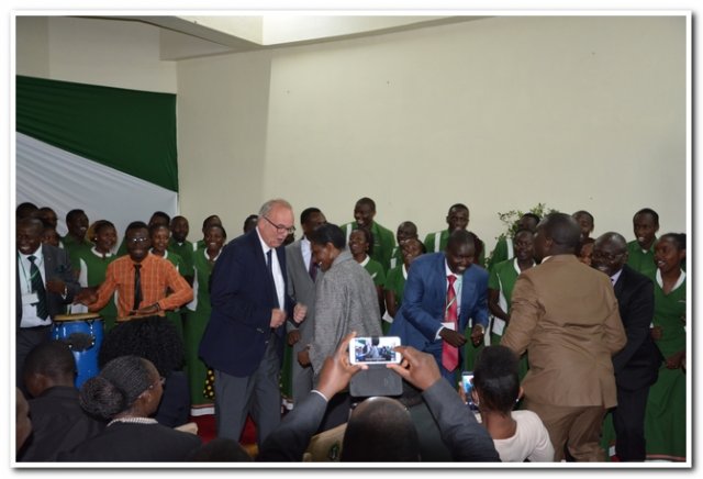 daad directorgovernor and prof.nangulu dancing with the choir